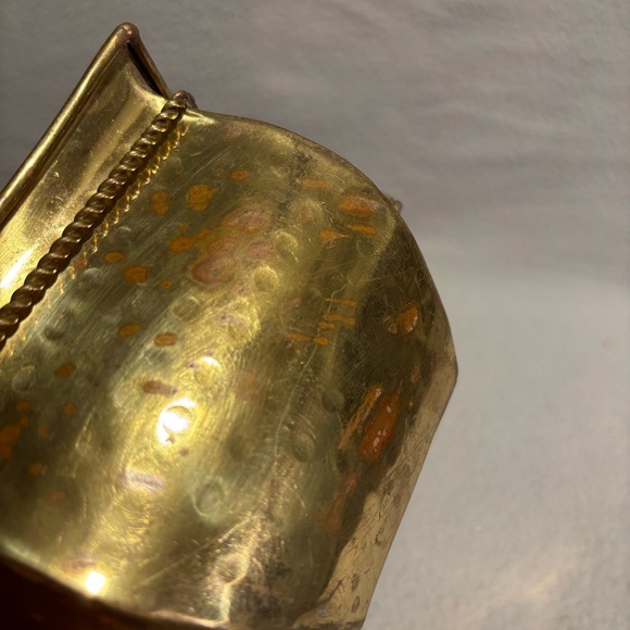 Vintage metal brass bronze hammered fruit basket planter twisted rope tassel - Picture 8 of 8